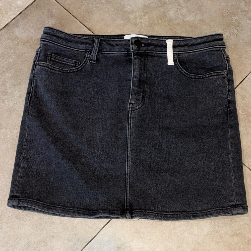 Current/Elliott Black Denim Mini Skirt with White Pocket size 32
